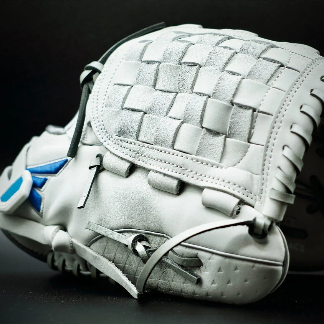 Easton Ghost NX 12.5" Pitcher/Infield Fastpitch Softball Glove: GNXFP125 2 Easton Ghost NX 12.5" Pitcher/Infield Fastpitch Softball Glove: GNXFP125 - Image 2