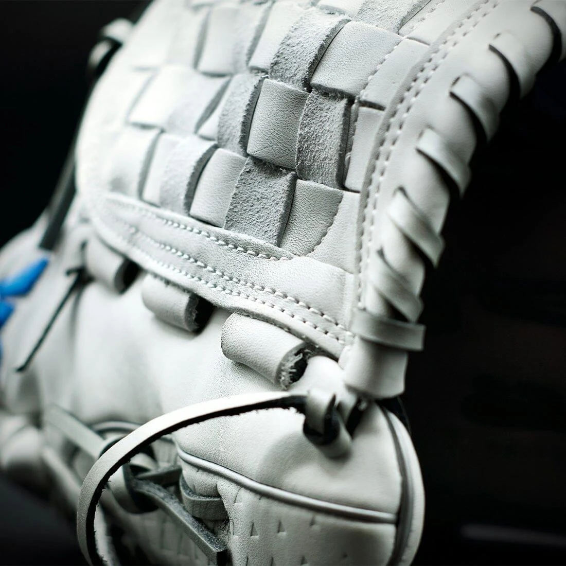 Easton Ghost NX 12.5" Pitcher/Infield Fastpitch Softball Glove: GNXFP125 3 Easton Ghost NX 12.5" Pitcher/Infield Fastpitch Softball Glove: GNXFP125 - Image 3